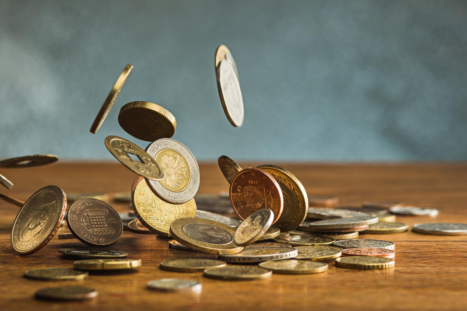 Épargner ou investir : devez-vous choisir ?